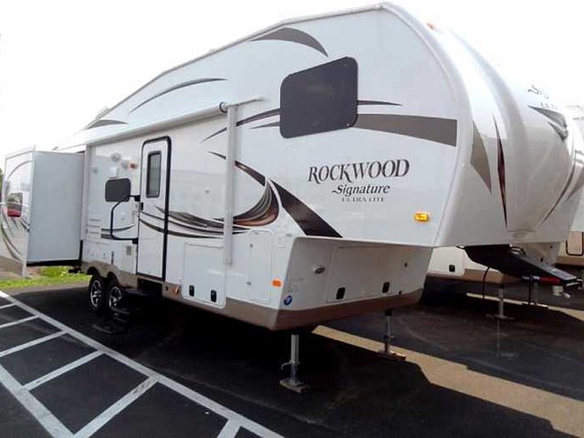 2015 Forest River Rockwood Signature Ultra Lite Photo