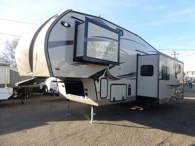 2015 Forest River Rockwood Signature Ultra Lite Photo