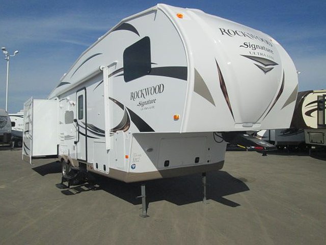 2015 Forest River Rockwood Signature Ultra Lite Photo