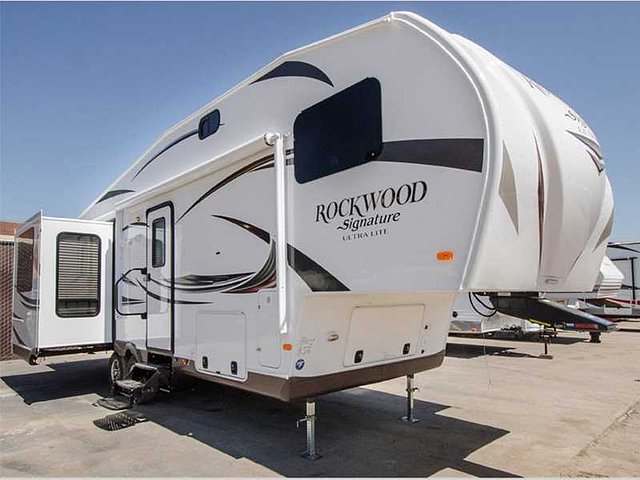 2015 Forest River Rockwood Signature Ultra Lite Photo
