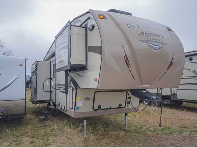 2015 Forest River Rockwood Signature Ultra Lite Photo