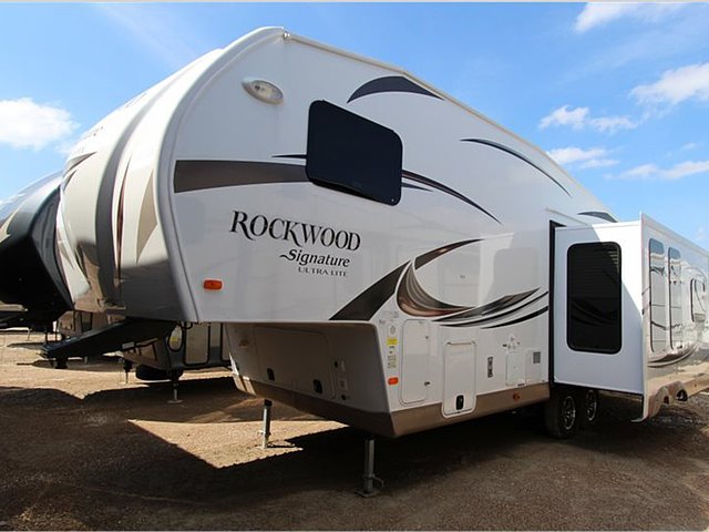 2015 Forest River Rockwood Signature Ultra Lite Photo