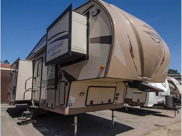 2016 Forest River Rockwood Signature Ultra Lite Photo