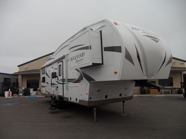 2015 Forest River Rockwood Signature Ultra Lite Photo