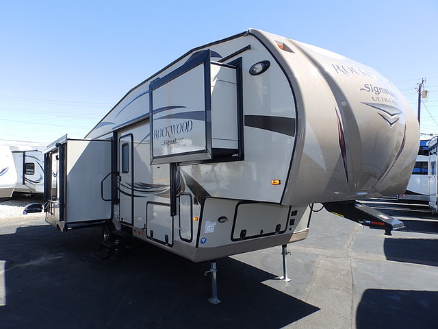 2016 Forest River Rockwood Signature Ultra Lite Photo