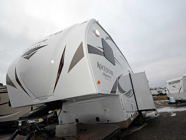 2015 Forest River Rockwood Signature Ultra Lite Photo