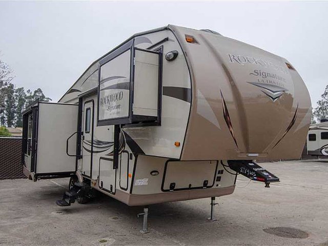 2015 Forest River Rockwood Signature Ultra Lite Photo