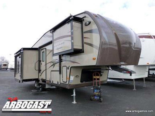 2015 Forest River Rockwood Signature Ultra Lite Photo
