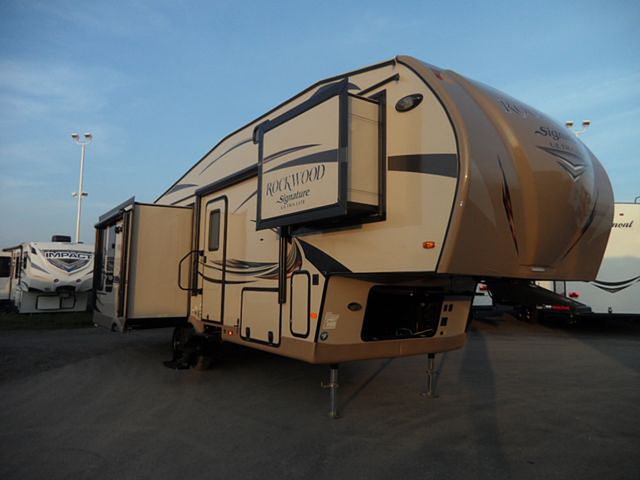 2015 Forest River Rockwood Signature Ultra Lite Photo