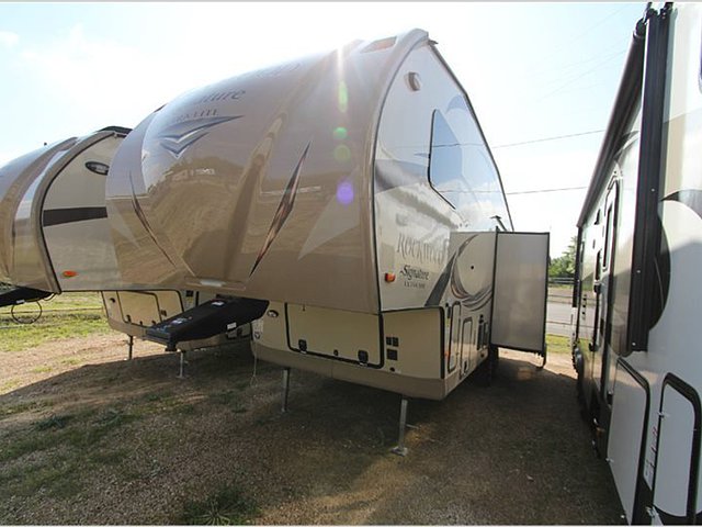 2016 Forest River Rockwood Signature Ultra Lite Photo