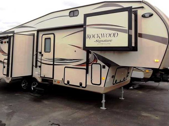 2016 Forest River Rockwood Signature Ultra Lite Photo