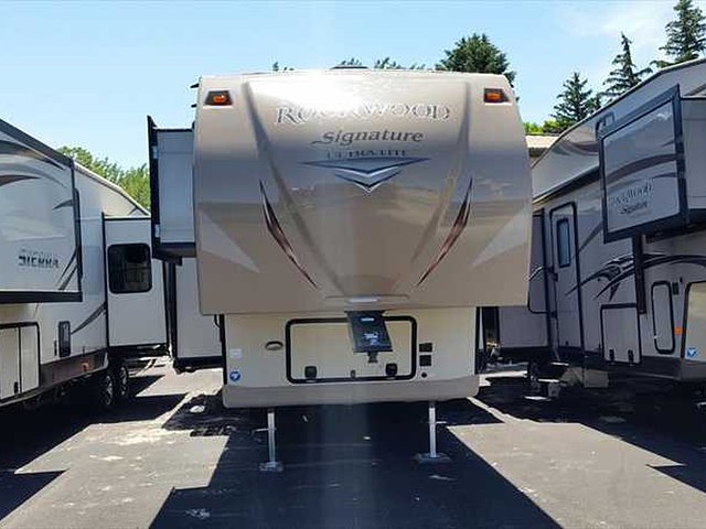 2016 Forest River Rockwood Signature Ultra Lite Photo