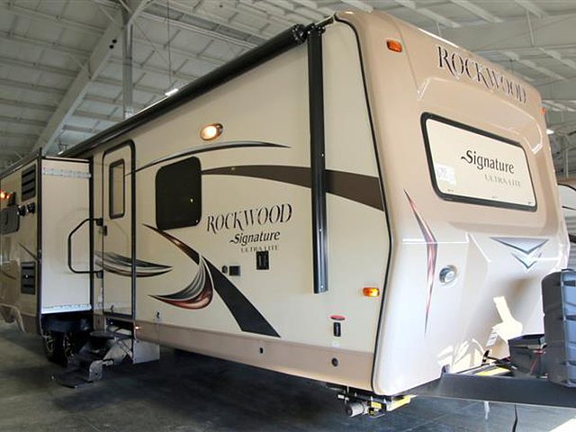 2015 Forest River Rockwood Signature Ultra Lite Photo