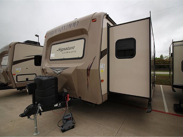 2015 Forest River Rockwood Signature Ultra Lite Photo