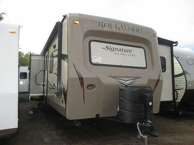 2015 Forest River Rockwood Signature Ultra Lite Photo