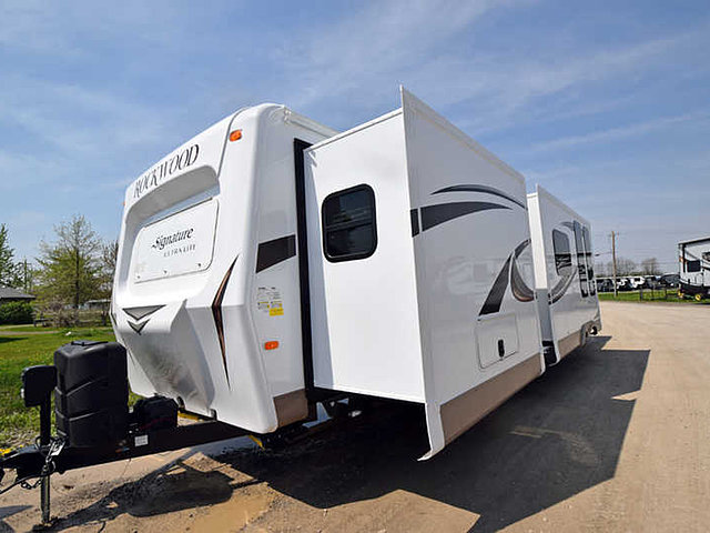 2015 Forest River Rockwood Signature Ultra Lite Photo