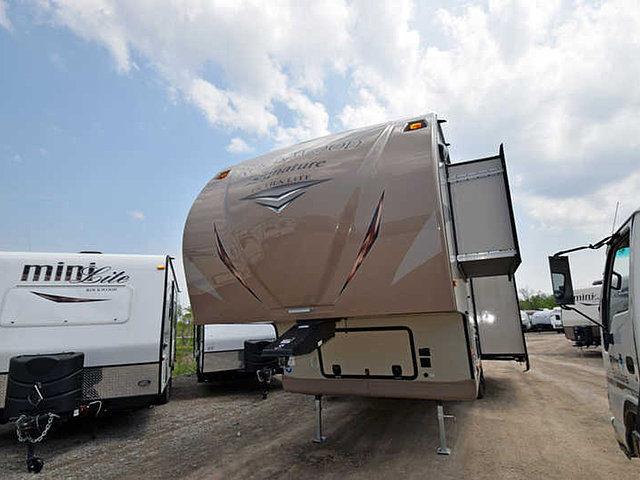 2015 Forest River Rockwood Signature Ultra Lite Photo