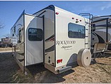 2015 Forest River Rockwood Signature Ultra Lite Photo #7