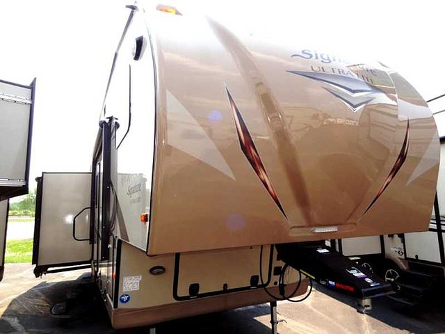 2015 Forest River Rockwood Signature Ultra Lite Photo