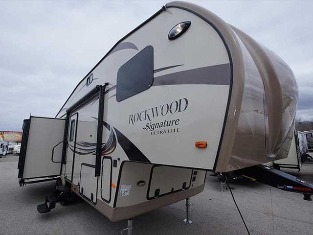 2016 Forest River Rockwood Signature Ultra Lite Photo