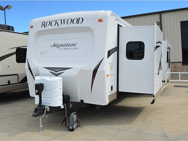 2015 Forest River Rockwood Signature Ultra Lite Photo
