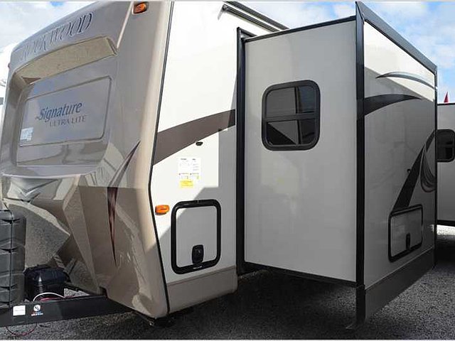 2015 Forest River Rockwood Signature Ultra Lite Photo