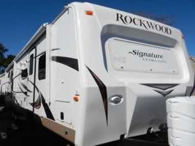 2015 Forest River Rockwood Signature Ultra Lite Photo