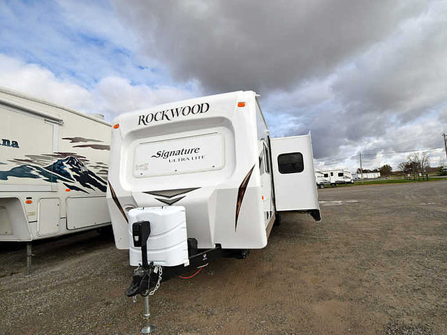 2015 Forest River Rockwood Signature Ultra Lite Photo