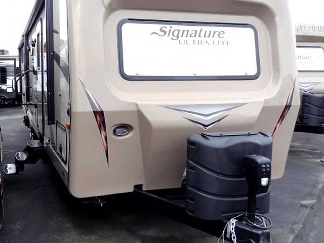 2015 Forest River Rockwood Signature Ultra Lite Photo
