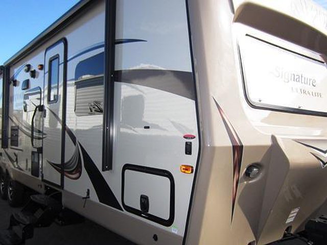 2015 Forest River Rockwood Signature Ultra Lite Photo