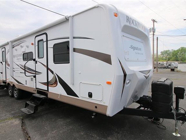 2016 Forest River Rockwood Signature Ultra Lite Photo