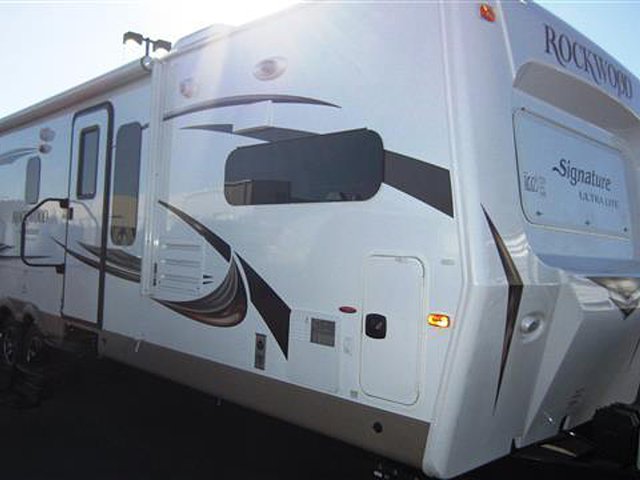 2015 Forest River Rockwood Signature Ultra Lite Photo