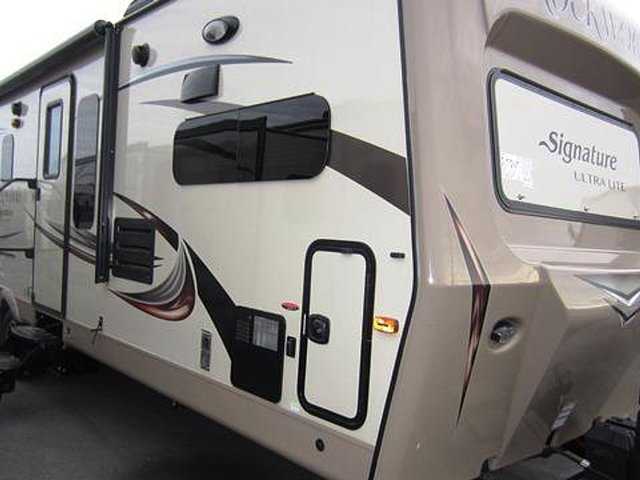 2015 Forest River Rockwood Signature Ultra Lite Photo