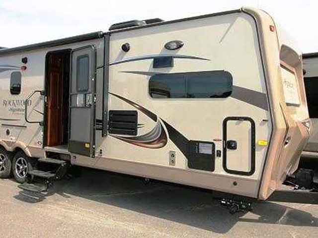 2015 Forest River Rockwood Signature Ultra Lite Photo
