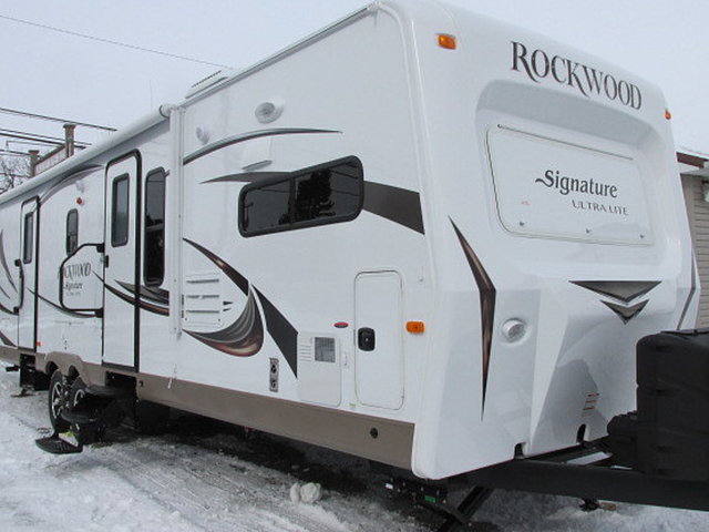 2015 Forest River Rockwood Signature Ultra Lite Photo