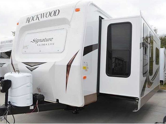 2015 Forest River Rockwood Signature Ultra Lite Photo