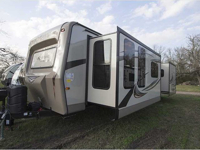 2015 Forest River Rockwood Signature Ultra Lite Photo