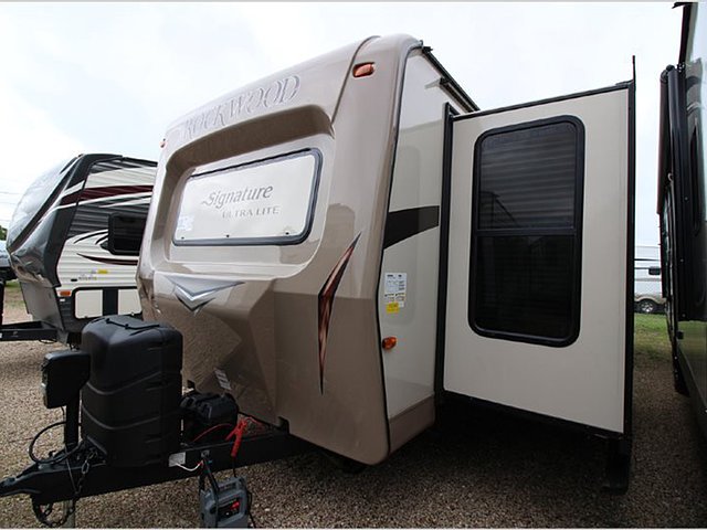 2016 Forest River Rockwood Signature Ultra Lite Photo
