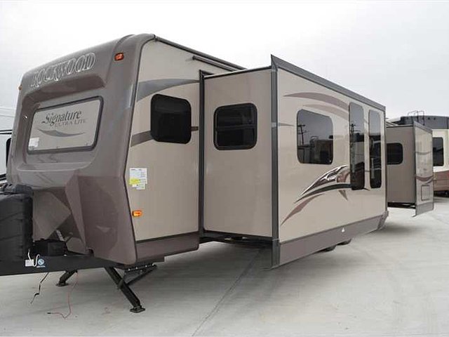 2015 Forest River Rockwood Signature Ultra Lite Photo