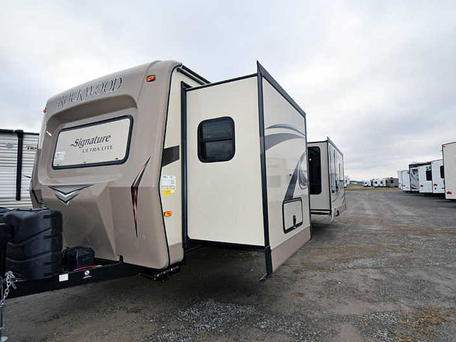 2015 Forest River Rockwood Signature Ultra Lite Photo