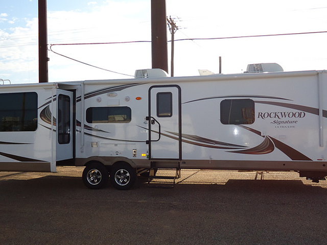2015 Forest River Rockwood Signature Ultra Lite Photo