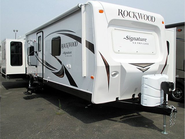 2015 Forest River Rockwood Signature Ultra Lite Photo