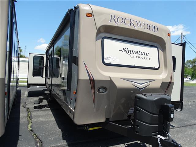 2016 Forest River Rockwood Signature Ultra Lite Photo