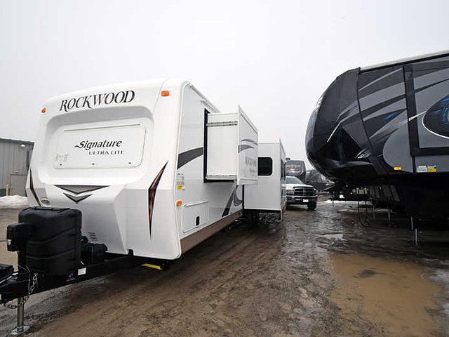 2015 Forest River Rockwood Signature Ultra Lite Photo