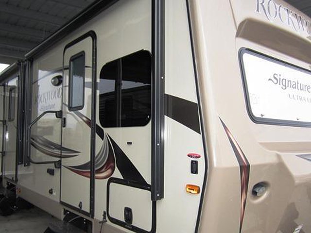 2015 Forest River Rockwood Signature Ultra Lite Photo