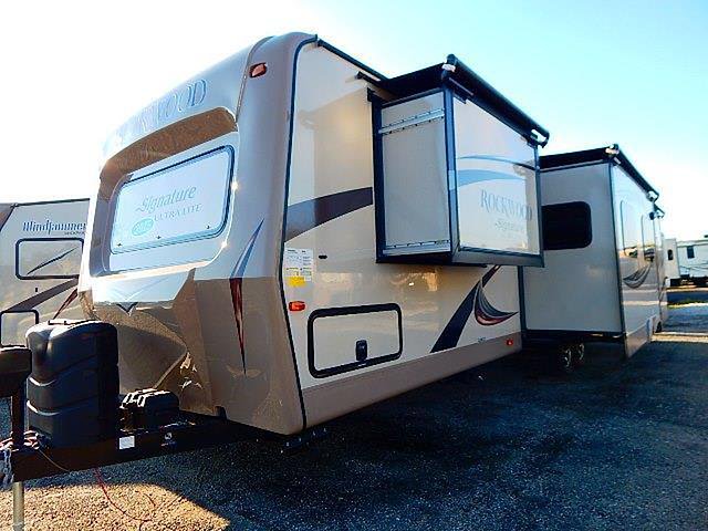 2015 Forest River Rockwood Signature Ultra Lite Photo