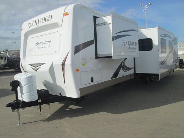 2015 Forest River Rockwood Signature Ultra Lite Photo