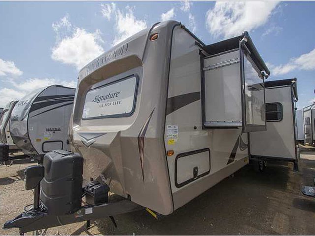 2015 Forest River Rockwood Signature Ultra Lite Photo