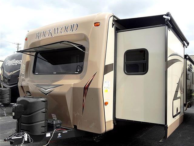 2015 Forest River Rockwood Signature Ultra Lite Photo