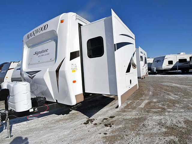 2015 Forest River Rockwood Signature Ultra Lite Photo